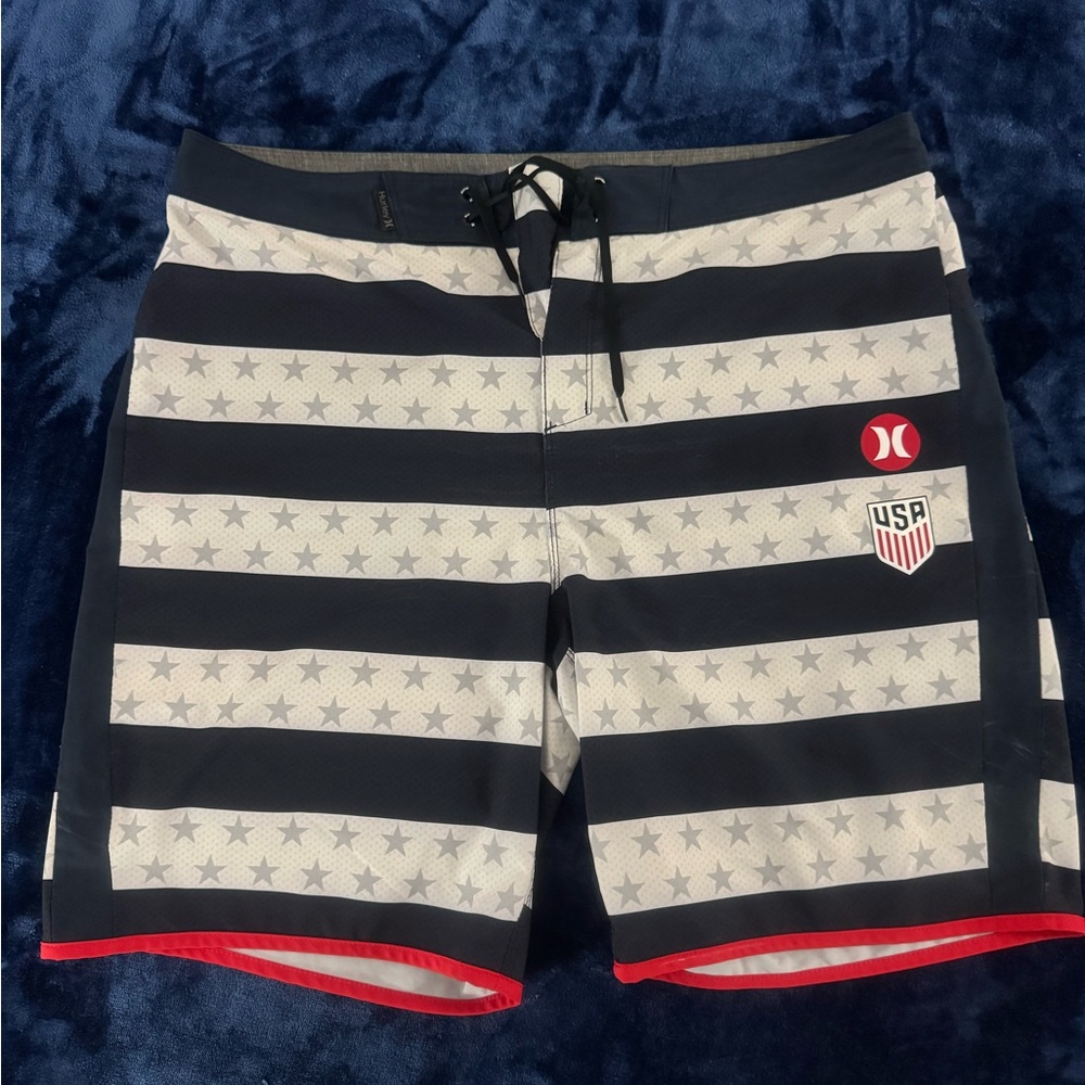 Hurley USA Men's Swim Shorts - Black and Gray
Size 36
20”